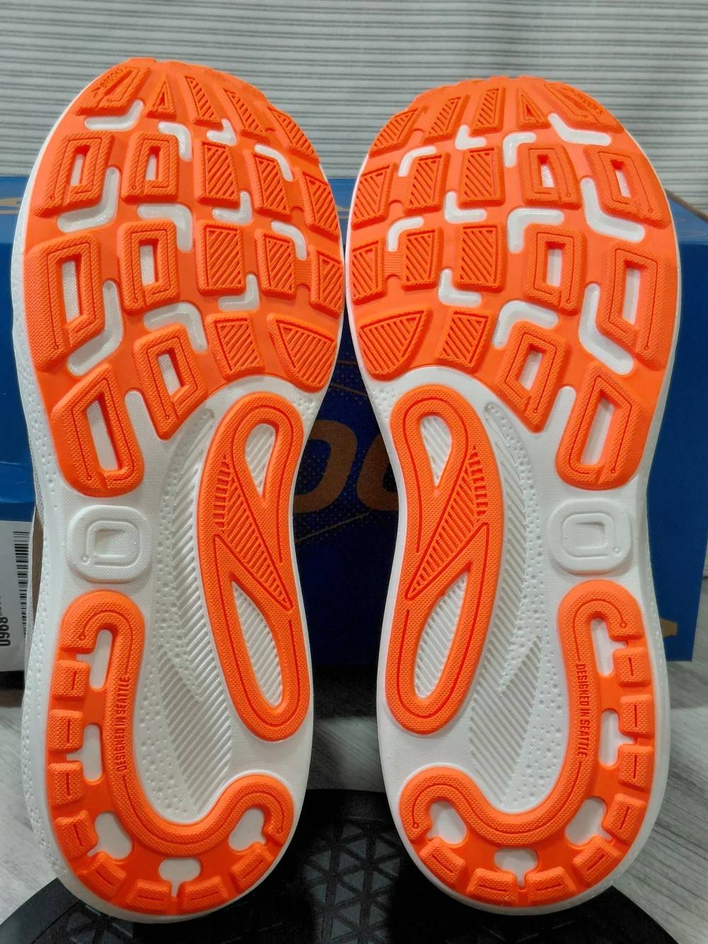 NEW Brooks Mens Adrenaline GTS 24 Running Shoes Coconut/Portabella Orange M11.5